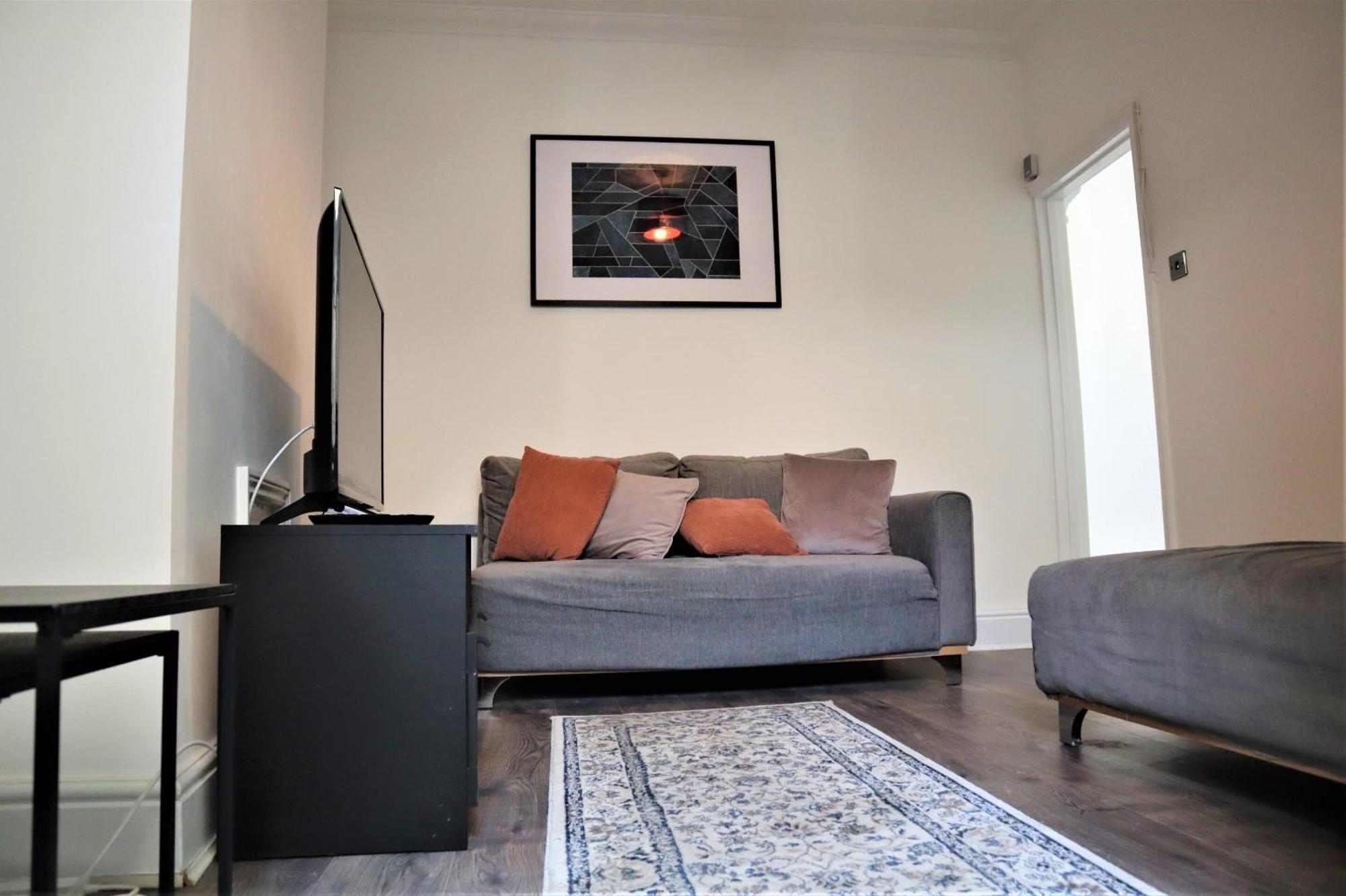 Victoria 4 Bedroom Serviced House Short Lets - Near Gen Hosp & Town Centre Hébergement de vacances