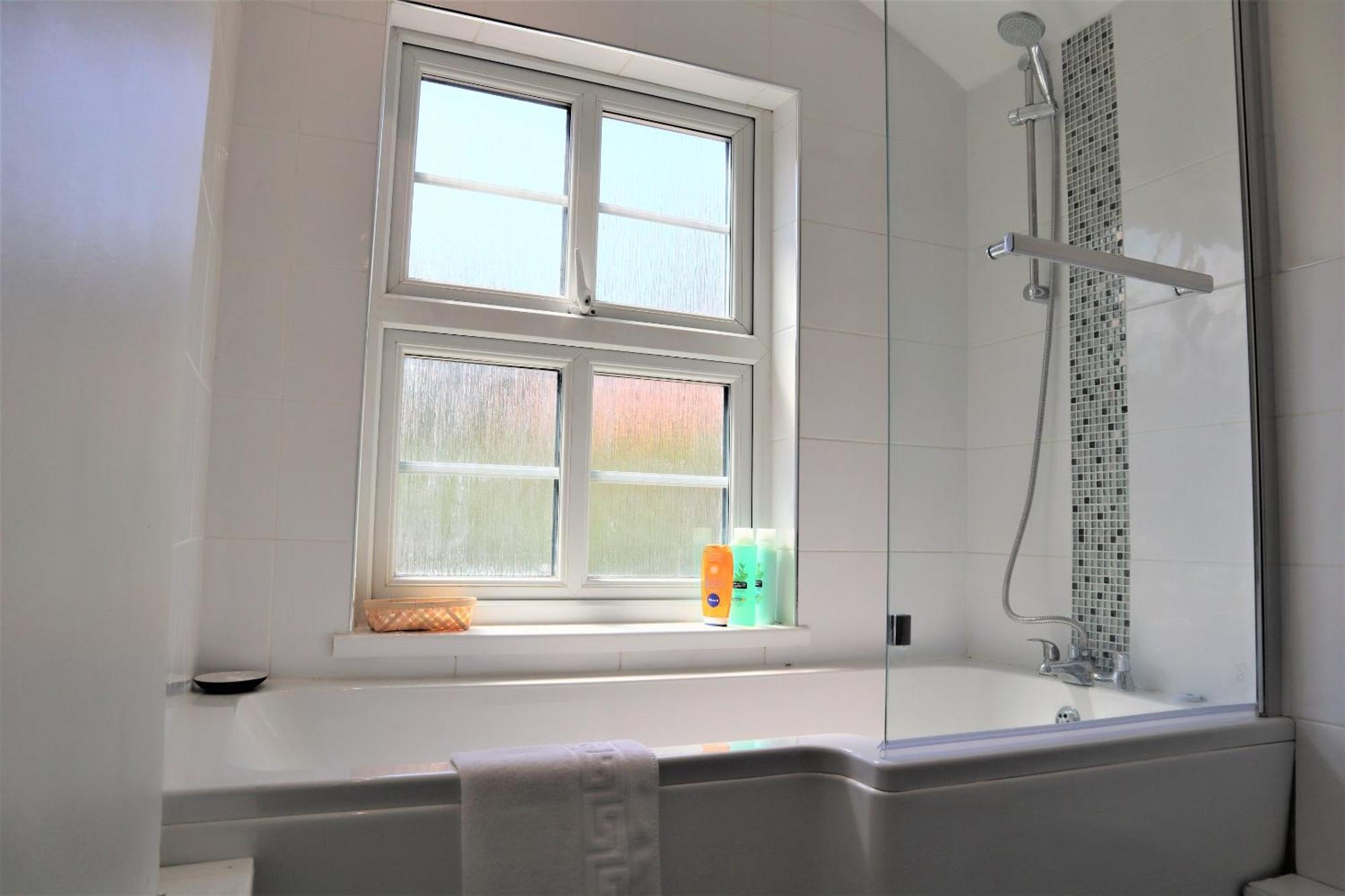 Hébergement de vacances Victoria 4 Bedroom Serviced House Short Lets - Near Gen Hosp & Town Centre