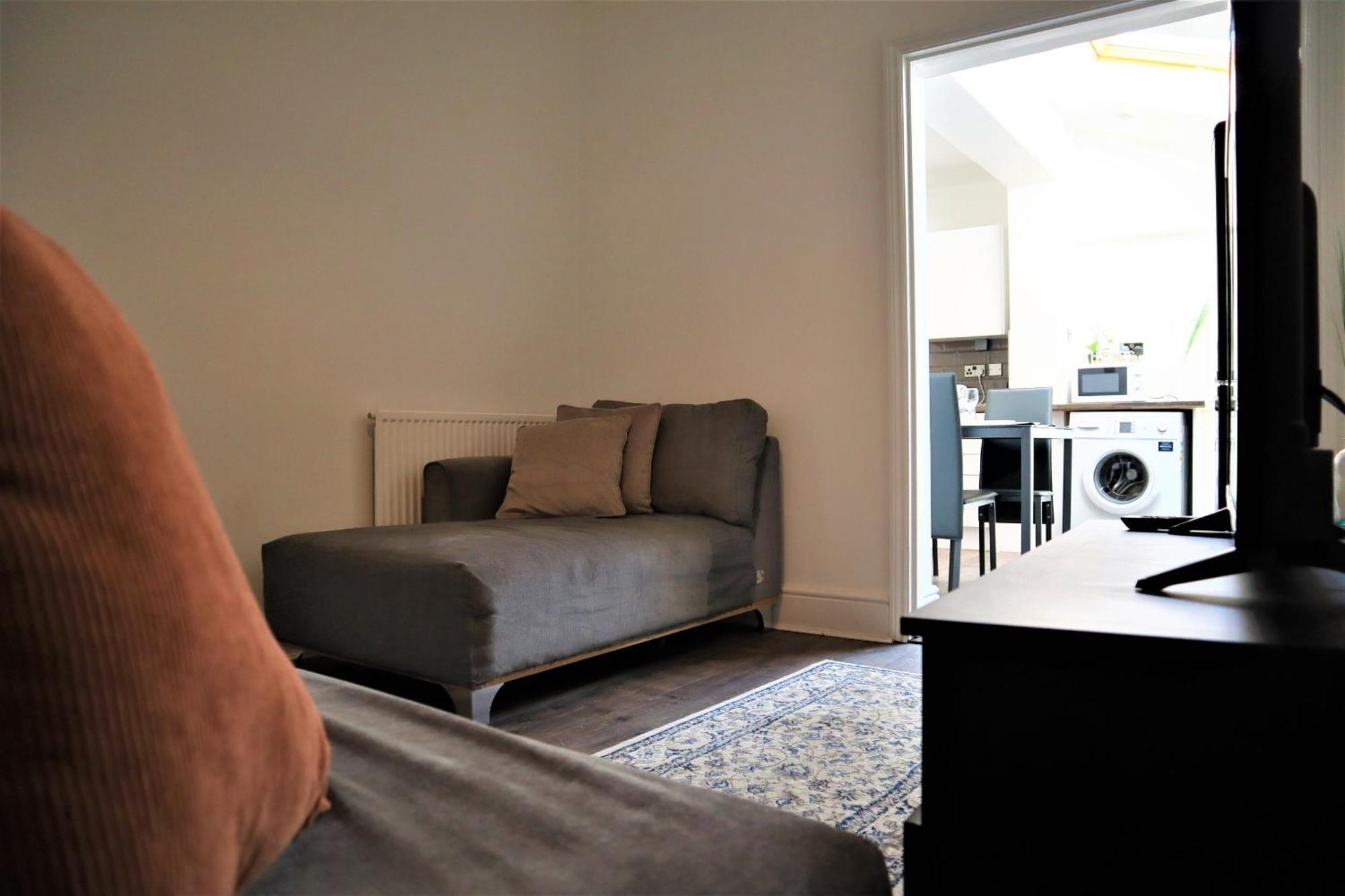 Victoria 4 Bedroom Serviced House Short Lets - Near Gen Hosp & Town Centre Hébergement de vacances Northampton